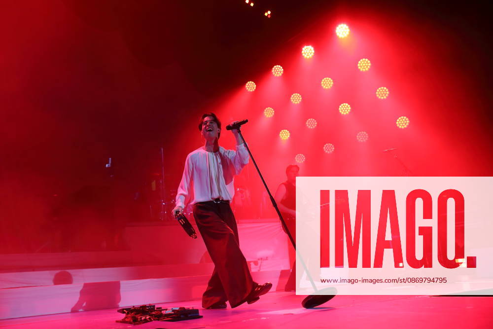 Frederik Fred Rabe of the band Giant Rooks at a concert at the Max Schmeling Halle in Berlin, October 17, 2026 Giant Rooks Concert Berlin