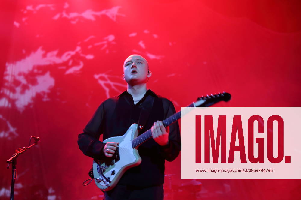 Finn Schwieters of the band Giant Rooks at a concert at the Max Schmeling Halle in Berlin, October 17, 2026 Giant Rooks Concert Berlin
