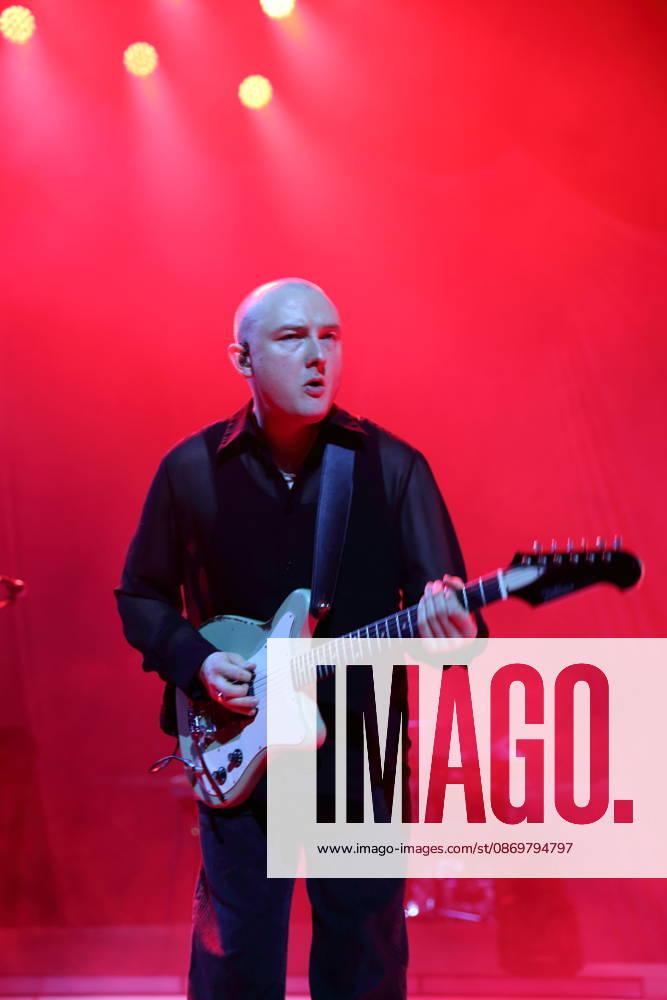Finn Schwieters of the band Giant Rooks at a concert at the Max Schmeling Halle in Berlin, October 17, 2026 Giant Rooks Concert Berlin