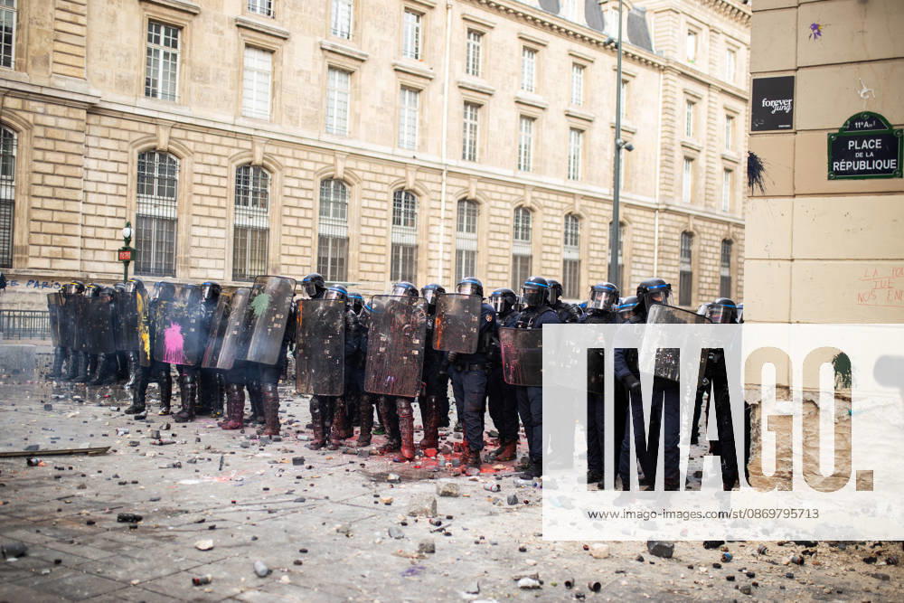Police clash with protesters during demonstration in Paris PARIS, FRANCE - OCTOBER 17: Police clash with protesters during a demonstration amid a nationwide mobilisation over rising living costs, fuel prices and education funding in Paris, France, on October 17, 2026. Hesham Elsherif Anadolu Paris France. Editorial use only. Please get in touch for any other usage.