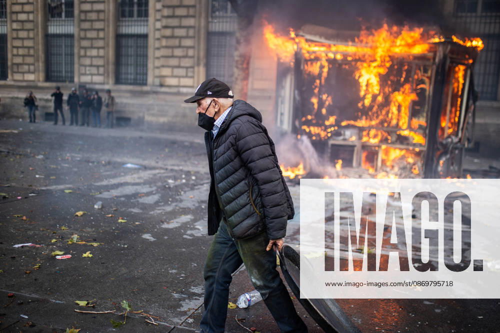 Police clash with protesters during demonstration in Paris PARIS, FRANCE - OCTOBER 17: Police clash with protesters during a demonstration amid a nationwide mobilisation over rising living costs, fuel prices and education funding in Paris, France, on October 17, 2026. Hesham Elsherif Anadolu Paris France. Editorial use only. Please get in touch for any other usage.