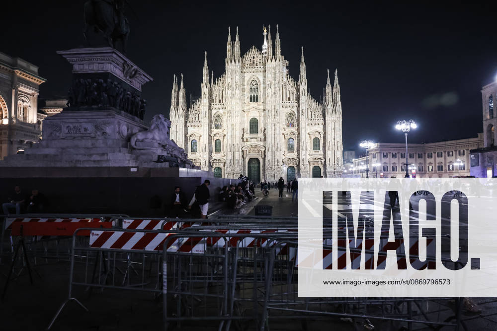 IPA89830553 - Milan: Damage caused by clashes between protesters and police during the Italia in Piazza demonstration against the high cost of living in the city center. Pictured: Damage in Piazza del Duomo