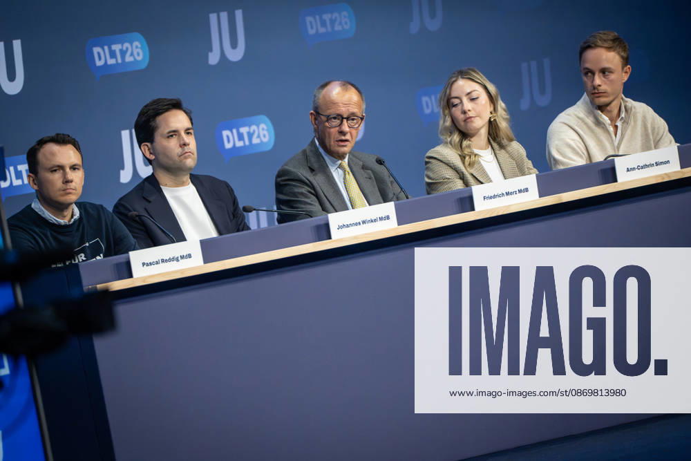 Pascal Reddig, Deputy Federal Chair of the JU; Johannes Winkel, Federal Chair of the JU; Friedrich Merz, Federal Chancellor; Ann Cathrin Simon, Deputy Federal Chair of the JU; Julien Jopp, Deputy Federal Chair of the JU, from left to right on stage following the Federal Chancellor’s speech at the 78th Germany Day 2026 in Bonn. Junge