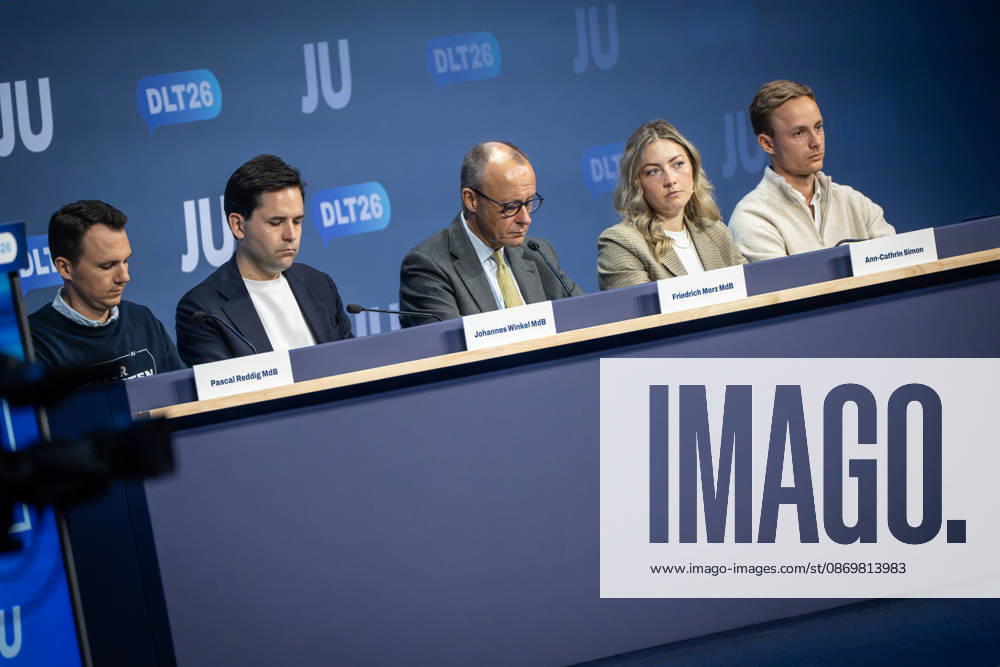 Pascal Reddig, Deputy Federal Chair of the JU; Johannes Winkel, Federal Chair of the JU; Friedrich Merz, Federal Chancellor; Ann Cathrin Simon, Deputy Federal Chair of the JU; Julien Jopp, Deputy Federal Chair of the JU, from left to right on stage following the Federal Chancellor’s speech at the 78th Germany Day 2026 in Bonn. Junge