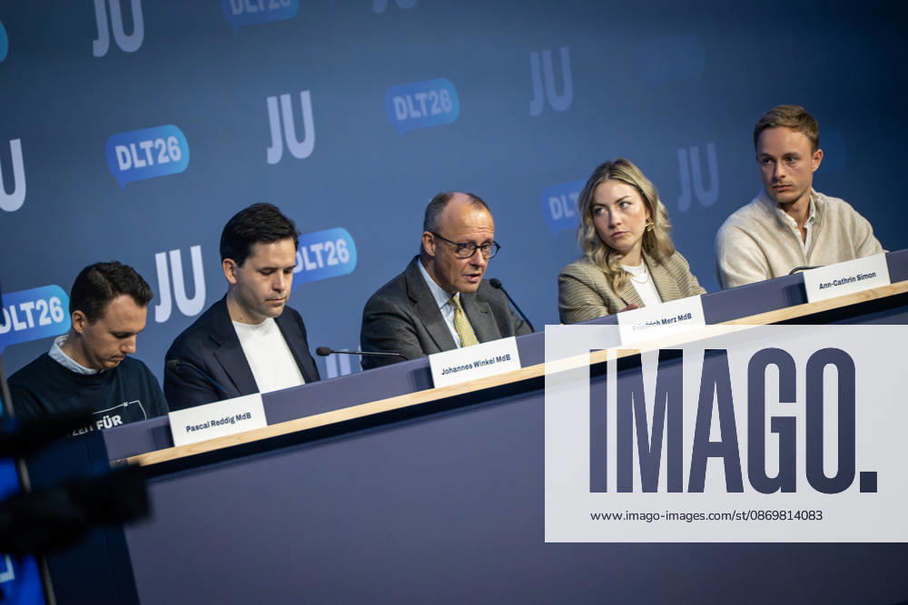 Pascal Reddig, Deputy Federal Chair of the JU; Johannes Winkel, Federal Chair of the JU; Friedrich Merz, Federal Chancellor; Ann Cathrin Simon, Deputy Federal Chair of the JU; Julien Jopp, Deputy Federal Chair of the JU, from left to right on stage following the Federal Chancellor’s speech at the 78th Germany Day 2026 in Bonn. Junge