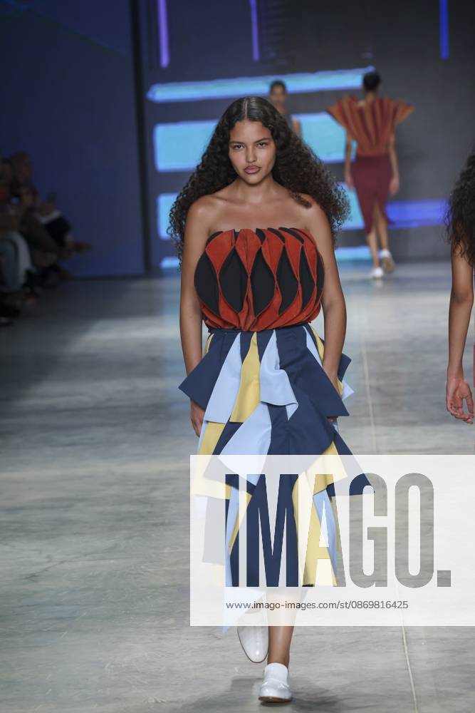 Cria Costura presents its collection at SPFW N61. Sao Paulo (SP), 10 17 2026 Moda SPFW N61 The brand Cria Costura presents its collection during a fashion show at the 61st edition of Sao Paulo Fashion Week, at the Pavilhao das Culturas Brasileiras (Pacubra), in Parque Ibirapuera, Sao Paulo.(Foto: Leco Viana Thenews2 imago images) Cria Costura presents its collection at SPFW N61.