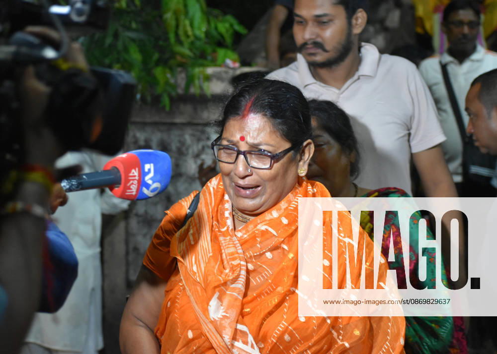 Stampede At Chorbagan Durga Puja Pandal In Kolkata, India Family members of stampede victims speak to the media at a hospital in Kolkata, West Bengal, India, on October 18, 2026, following a stampede at the Chorbagan Sarbojanin Durga Puja pandal. Kolkata West Bengal India