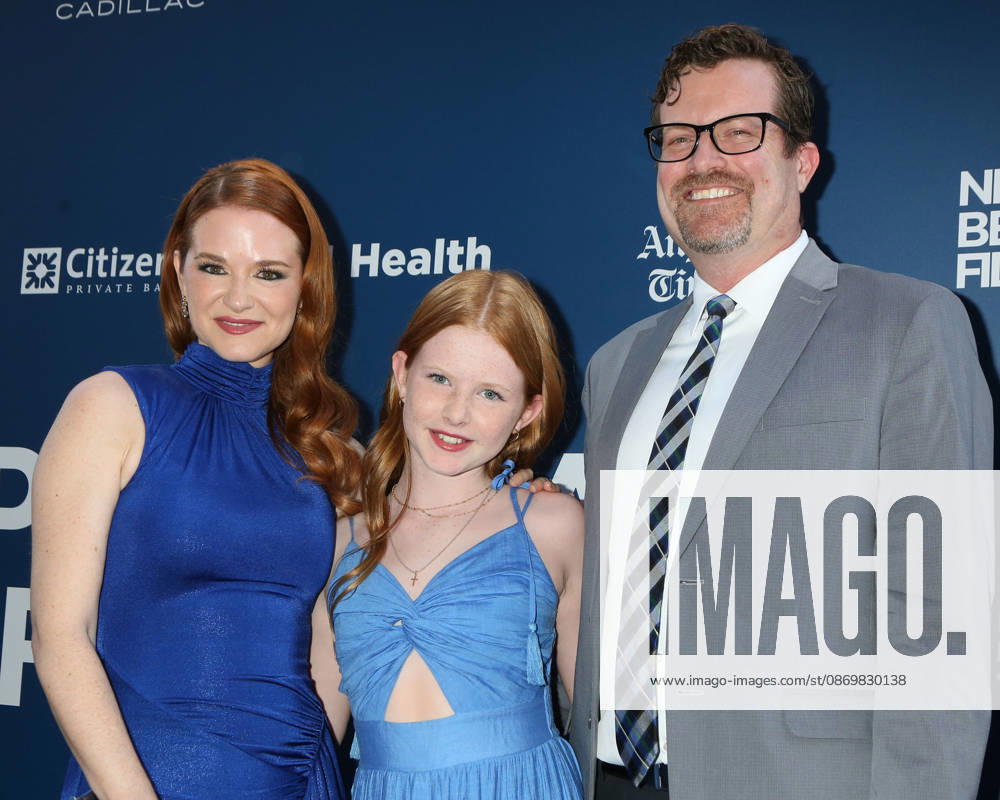 LOS ANGELES - OCT 17: Sarah Drew, Hannah Mali Rose Lanfer, Peter Lanfer at the Newport Beach Film Festival Spotlight Award to KJ Apa and Jimmy Screening at the Lido Theater on October 17, 2026 in Newport Beach, CA Newport Beach USA - ZUMAnc22 20261017_zaa_nc22_005