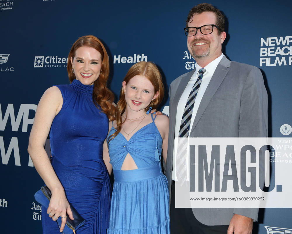 LOS ANGELES - OCT 17: Sarah Drew, Hannah Mali Rose Lanfer, Peter Lanfer at the Newport Beach Film Festival Spotlight Award to KJ Apa and Jimmy Screening at the Lido Theater on October 17, 2026 in Newport Beach, CA Newport Beach USA - ZUMAnc22 20261017_zaa_nc22_027