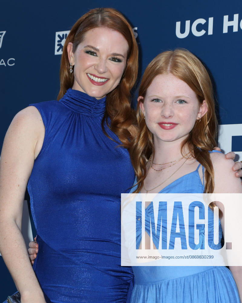 LOS ANGELES - OCT 17: Sarah Drew, Hannah Mali Rose Lanfer at the Newport Beach Film Festival Spotlight Award to KJ Apa and Jimmy Screening at the Lido Theater on October 17, 2026 in Newport Beach, CA Newport Beach USA - ZUMAnc22 20261017_zaa_nc22_032