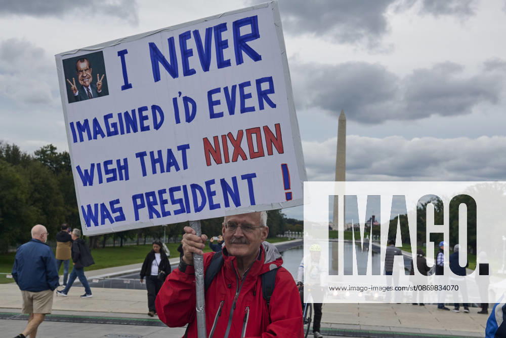 No Kings protesters rally at the steps of the Lincoln Memorial in Washington DC, Oct. 17, 2026. The march, intended to encourage people to vote in the 2026 US midterm elections, was part of a 50-state get out the vote operation by the left-leaning Indivisible group. Protesters denounced the administration of US President Donald Trump and the Republican-led Congress for violating Constitutional and civil rights, federal and state laws, judicial orders and longstanding norms, casting Trump and the GOP as a threat to democracy. Washington Dc USA - ZUMAg216 20261017_znp_g216_019