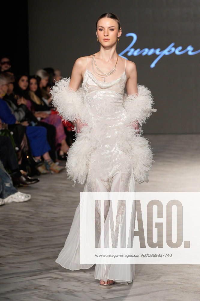 (261018) -- VANCOUVER, Oct. 18, 2026 -- A model presents a creation by Chinese fashion designer Jumper Zhang during Vancouver Fashion Week 2026 in Vancouver, British Columbia, Canada, on Oct. 17, 2026. (Photo by Liang Sen Xinhua) CANADA-VANCOUVER FASHION WEEK 2026 LinxWei
