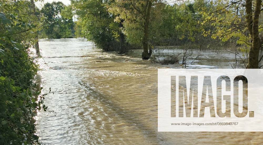 Heavy rainfall causes flooding in northwestern Turkiye KOCAELI, TURKIYE - OCTOBER 18: An area is submerged in floodwaters following heavy rainfall overnight in the Kandira district of Kocaeli, northwestern Turkiye, on October 18, 2026. The downpour inundates agricultural fields, roads and residential gardens in several areas. Murat Yildirim Anadolu Kocaeli Turkey. Editorial use only. Please get in touch for any other usage.