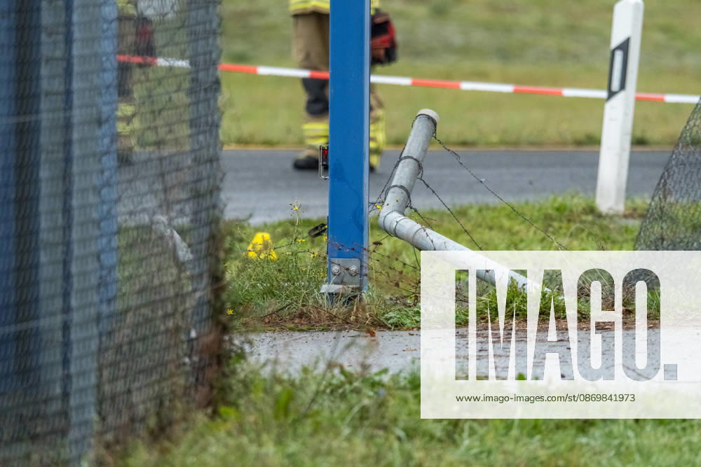 Investigators are collecting evidence at a security fence at Leipzig-Halle Airport after a car crashed through the fence. The circumstances surrounding the incident are the subject of the investigation. Airport security incident