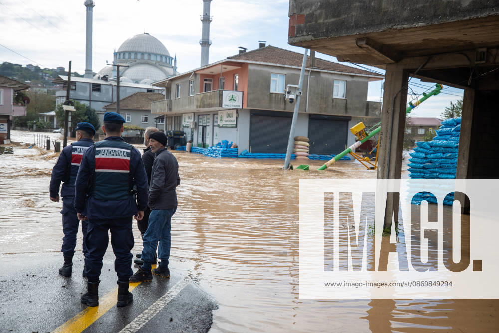 Heavy rainfall causes flooding in Sakarya, Turkiye SAKARYA, TURKIYE - OCTOBER 18: Gendarmerie officers and a resident stand near a flooded street in the Daricayiri neighborhood of Karasu district in Sakarya, Turkiye, on October 18, 2026. Heavy rainfall overnight causes a stream to overflow, inundating streets and residential areas. Ibrahim Yozoglu Anadolu Sakarya Turkey. Editorial use only. Please get in touch for any other usage.