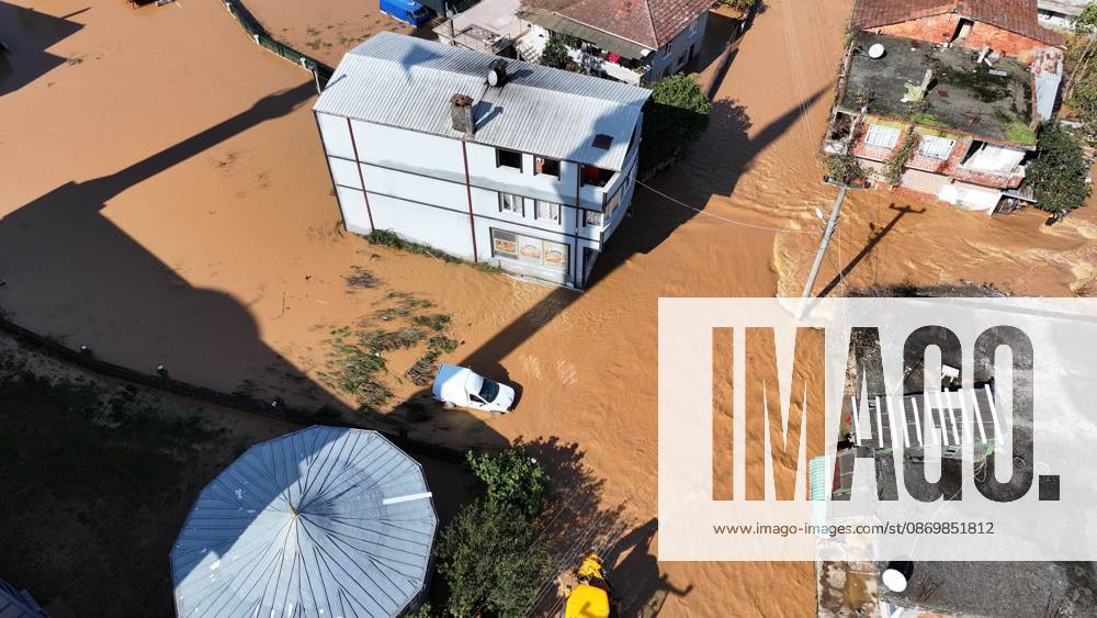 Overflowing stream floods neighborhood in northwestern Turkiye SAKARYA, TURKIYE - OCTOBER 18: An aerial view of flooded houses and streets in the Daricayiri neighborhood of Karasu district in Sakarya, northwestern Turkiye, on October 18, 2026. Heavy rainfall throughout the night causes a stream to overflow, inundating parts of the neighborhood. Ibrahim Yozoglu Anadolu Sakarya Turkey. Editorial use only. Please get in touch for any other usage.