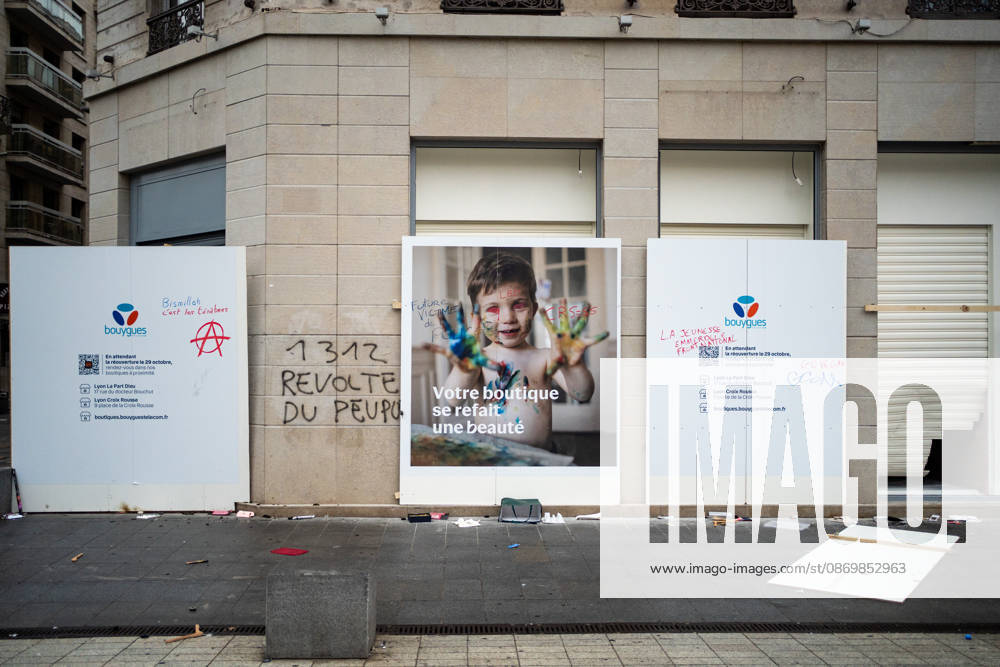 Damage following the protest against the high cost of living in Lyon on October 18, 2026 Nicolas Liponne MAXPPP Lyon 10 18 2026 Damage to the Bouygues Telecom store, which was looted and vandalized, in the aftermath of the riots that broke out during the October 17 protest against the high cost of living in Lyon, October 18, 2026 Damage to the Bouygues Telecom store, which was looted and vandalized, in the aftermath of the riots that broke out during the October 17 protest against the high cost of living in Lyon, on October 18, 2026 Lyon Auvergne-Rhône-Alpes France