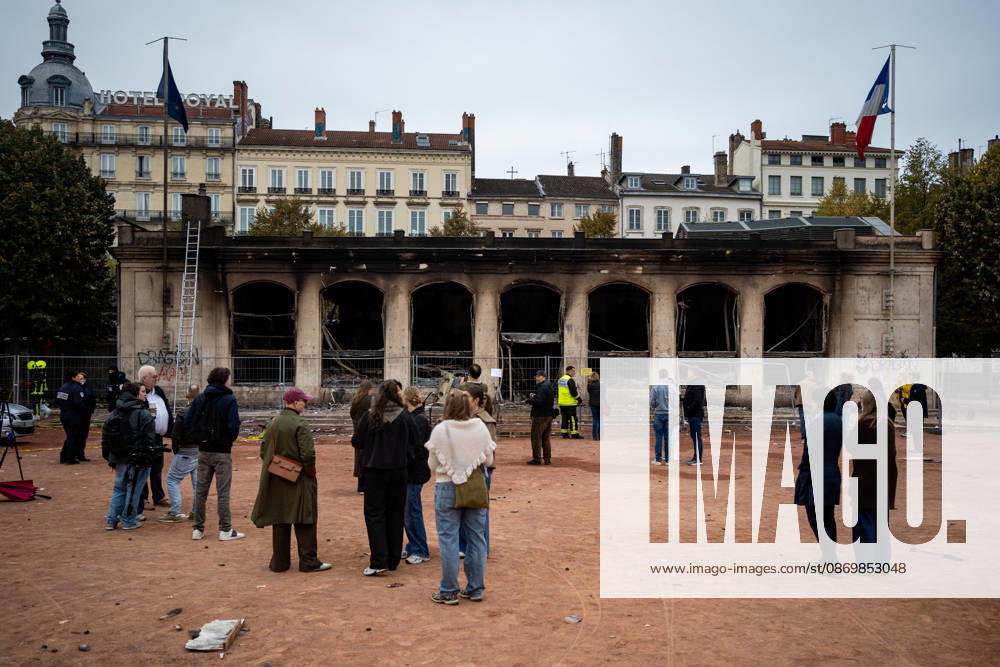 Vandalism following the protest against the high cost of living in Lyon on October 18, 2026 Nicolas Liponne MAXPPP Lyon 10 18 2026 The tourist office set on fire, the day after the riots that broke out during the October 17 protest against the high cost of living, in Lyon on October 18, 2026 The tourist office was set on fire on October 18, 2026, the day after the riots that broke out during the October 17 protest against the high cost of living in Lyon Lyon Auvergne-Rhône-Alpes France