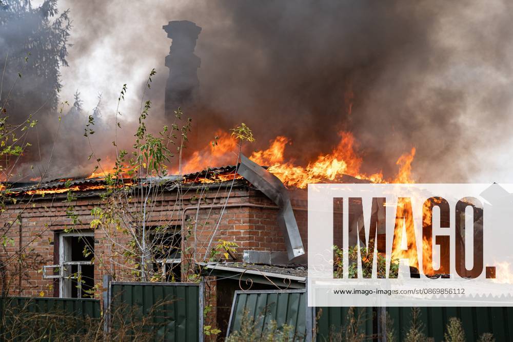 SLOVIANSK, UKRAINE, OCTOBER 17, 2026: Firefighters tackle a blaze at a residential house damaged by a Russian airstrike in Sloviansk, Donetsk region. The strike set the buildings remaining structures on fire. Sloviansk Ukraine - ZUMAq101 20261017_zna_q101_377