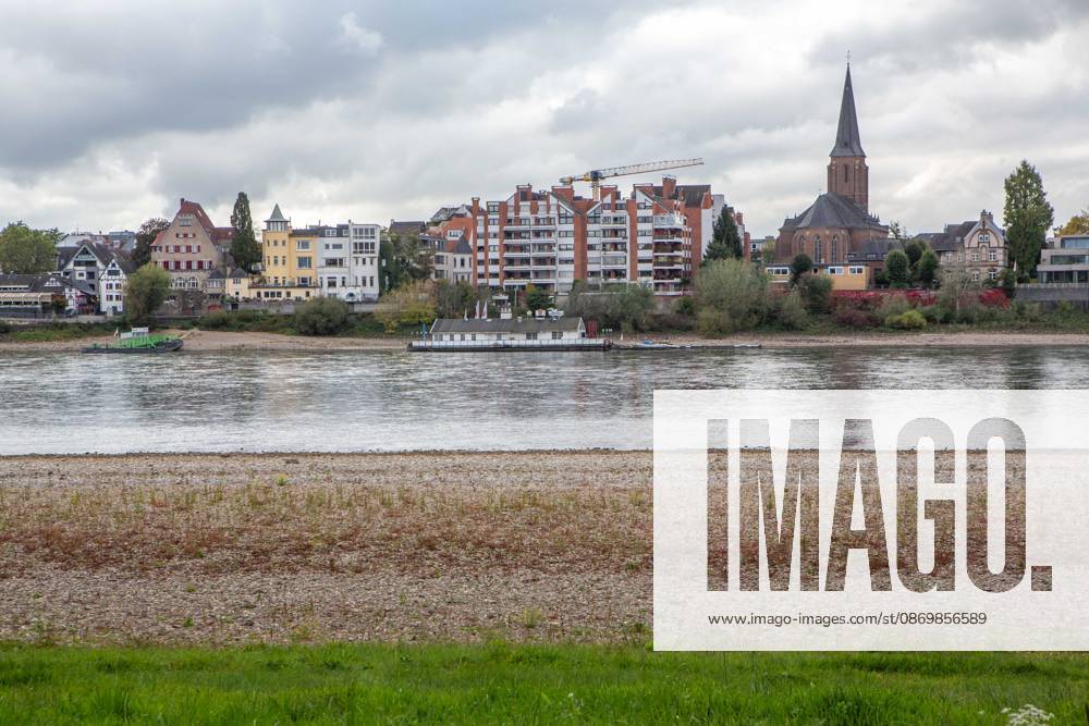For weeks, low water levels have been disrupting shipping traffic on the Rhine. In Cologne, the water level on Sunday, October 18, was only 53 centimeters. The photo shows the river between Cologne-Poll and Cologne-Rodenkirchen in the southern part of the city. Low water levels on the Rhine