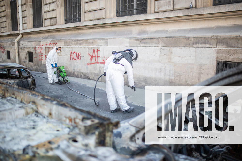 Aftermath of clashes during nationwide protests in Paris PARIS, FRANCE - OCTOBER 18: A worker tries to remove graffiti on a building after a day of violent clashes between police and protesters amid a nationwide mobilisation over rising living costs, fuel prices and education funding in Paris, France, on October 18, 2026. Hesham Elsherif Anadolu Paris France. Editorial use only. Please get in touch for any other usage.