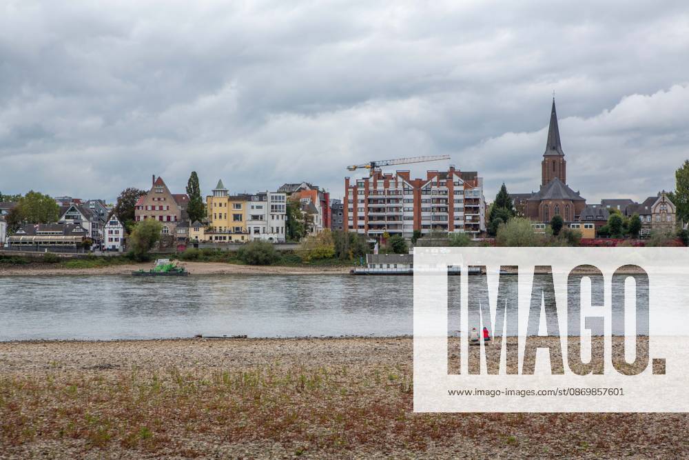For weeks, low water levels have been disrupting shipping traffic on the Rhine. In Cologne, the water level on Sunday, October 18, was only 53 centimeters. The photo shows the river between Cologne-Poll and Cologne-Rodenkirchen in the southern part of the city. Low water levels on the Rhine