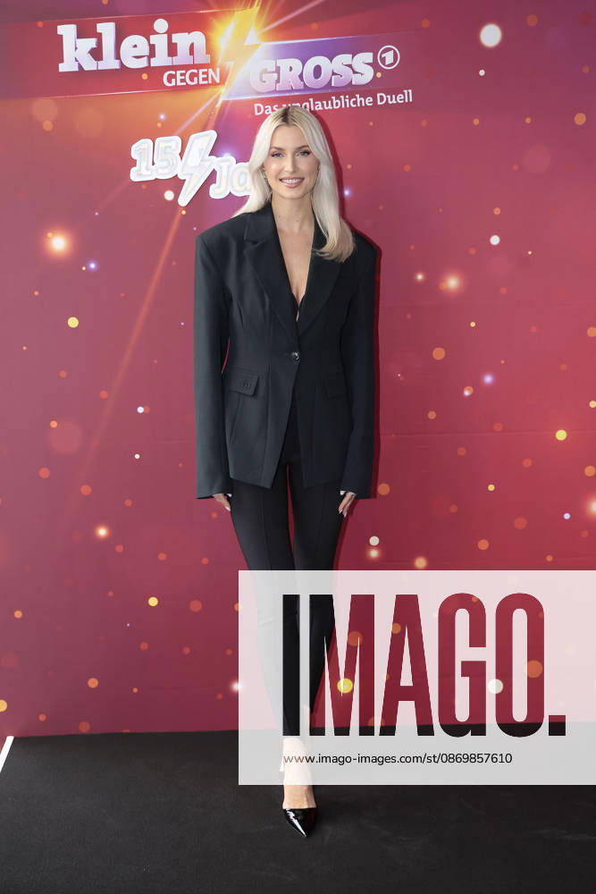 Lena Gercke at the photo call for the 15th-anniversary episode of the ARD show *Klein gegen Gross: Das unglaubliche Duell* on October 18, 2026, in Berlin. Lena Gercke attends the photo call for the 15th-anniversary episode of the ARD show *Klein gegen Gross: Das unglaubliche Duell on October 18, 2026, in Berlin, Germany. 15th-anniversary photo call for Klein