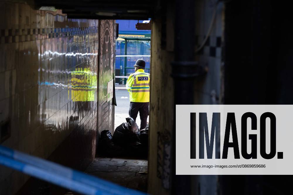 UK: Police Officer Shoooting Incident - Nottingham City Centre - 18th October 2026 A police officer is seen down an alley way in a crime scene in Nottingham City Centre after a Police Officer was shot in the foot in the early hours of 18th October 2026 (Photo by Ben Booth EEm Sipa USA) Nottingham Nottingham City Centre Nottinghamshire England