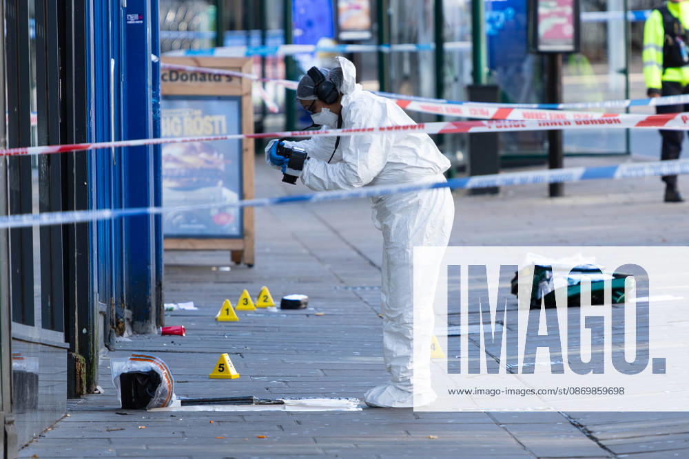 UK: Police Officer Shoooting Incident - Nottingham City Centre - 18th October 2026 A member of the forensics team photographs a weapon in a crime scene in Nottingham City Centre after a Police Officer was shot in the foot in the early hours of 18th October 2026 (Photo by Ben Booth EEm Sipa USA) Nottingham Nottingham City Centre Nottinghamshire England