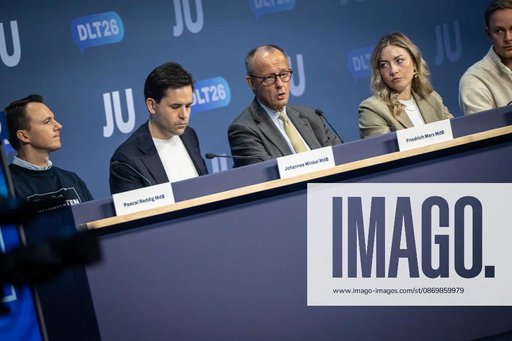 Pascal Reddig, Deputy Federal Chair of the JU; Johannes Winkel, Federal Chair of the JU; Friedrich Merz, Federal Chancellor; Ann Cathrin Simon, Deputy Federal Chair of the JU; Julien Jopp, Deputy Federal Chair of the JU, from left to right on stage following the Federal Chancellor’s speech at the 78th Germany Day 2026 in Bonn. Junge