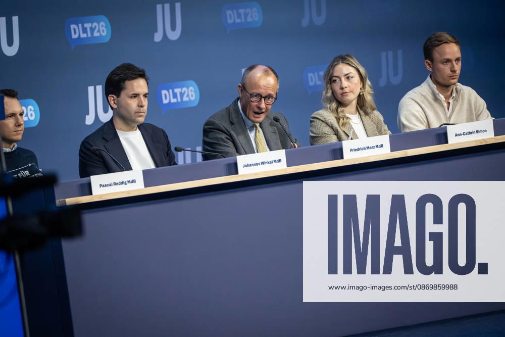 Pascal Reddig, Deputy Federal Chair of the JU; Johannes Winkel, Federal Chair of the JU; Friedrich Merz, Federal Chancellor; Ann Cathrin Simon, Deputy Federal Chair of the JU; Julien Jopp, Deputy Federal Chair of the JU, from left to right on stage following the Federal Chancellor’s speech at the 78th Germany Day 2026 in Bonn. Junge