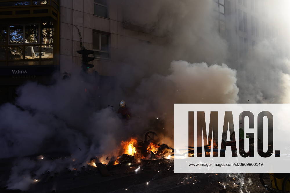 Aftermath of clashes during nationwide protests in Paris PARIS, FRANCE - OCTOBER 18: Firefighters extinguish fires set to bicycles and street debris as streets across Paris show signs of damage following a day of violent clashes between police and protesters amid a nationwide mobilization over rising living costs, fuel prices, and education funding in Paris, France, on October 18, 2026. Ibrahim Ezzat Anadolu Paris France. Editorial use only. Please get in touch for any other usage.