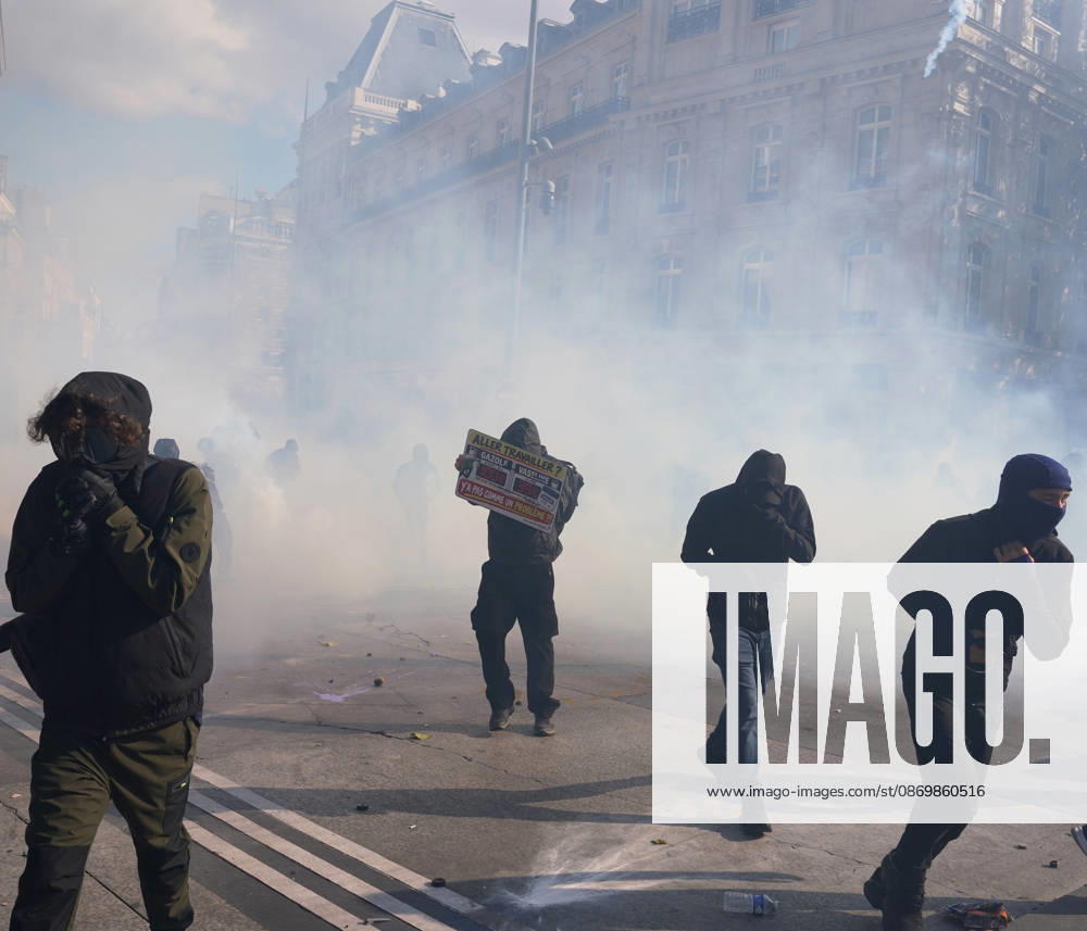 Police clash with protesters during a demonstration in Paris, France, on October 17, 2026, as part of a nationwide mobilization against rising living costs, increasing fuel prices, and concerns over education funding.. FRN202609170127 FioraxGarenzi