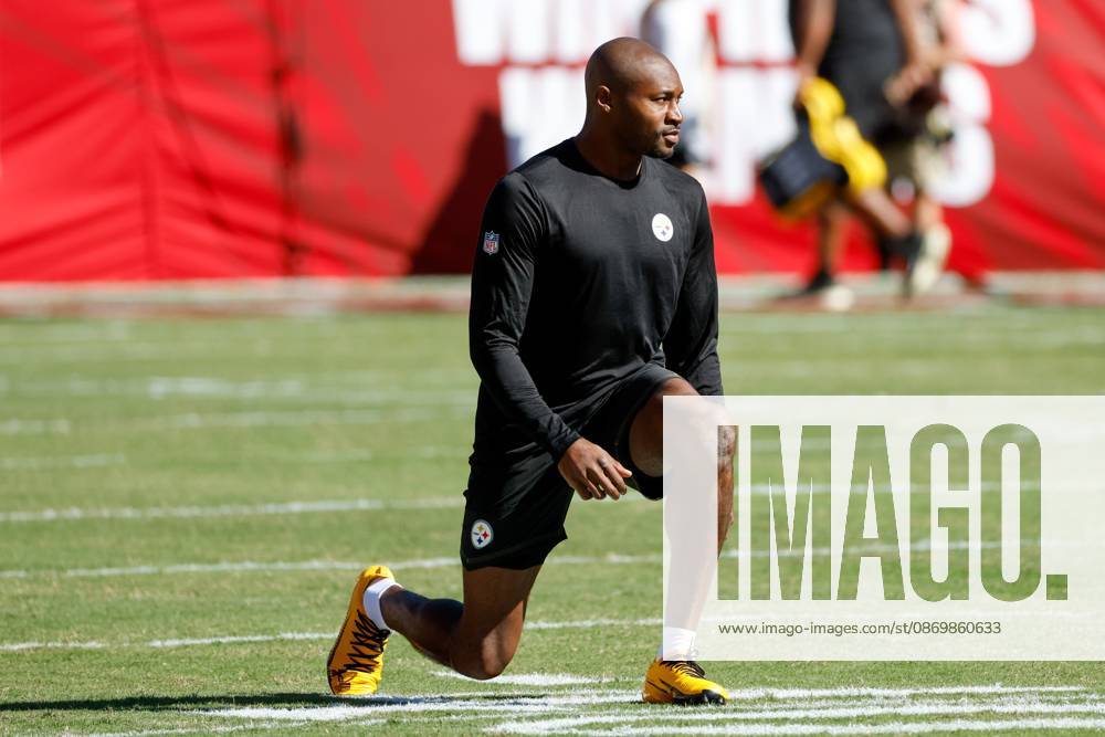 Pittsburgh Steelers cornerback and former Bucs players Jamel Dean warms up ahead of a game against the Pittsburgh Steelers at Raymond James Stadium in Tampa on Sunday, Oct. 18, 2026. Tampa USA - ZUMAs70_ 20261018_zan_s70_006