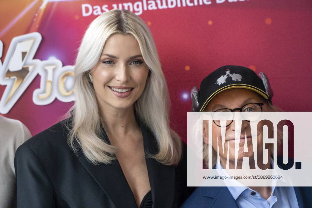 ABB KLEINGROSS Lena Gercke and Otto Waalkes at the photo call for the ARD TV show *Klein gegen Groß: The Incredible Duel*—the 15th-anniversary special—at Studio H in Berlin Adlershof on October 18, 2026, Berlin, Germany