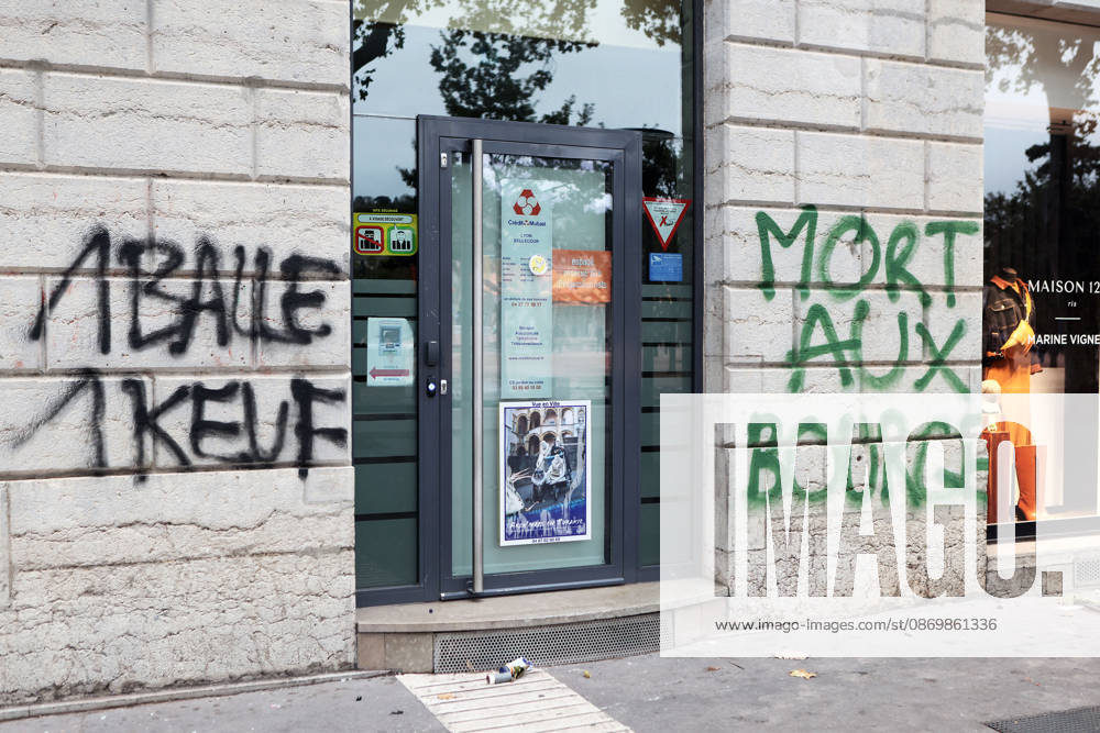 Illustration, October 18, 2026, showing the aftermath of the previous day’s protest in Lyon. As a continuation of the high school student movement, the October 17, 2026, protest against the high cost of living was intended to bring together the struggles of high school students, retirees, and former Yellow Vests —a convergence that was ultimately overshadowed by unprecedented property damage, violence, and looting in Paris and here in the provinces. Pascal Fayolle, Bestimage. On October 18, 2026, the aftermath of the previous day’s demonstration in Lyon was on full display. Intended as a continuation of the high school student movement, the protest against the high cost of living on October 17, 2026, was intended to foster a convergence o