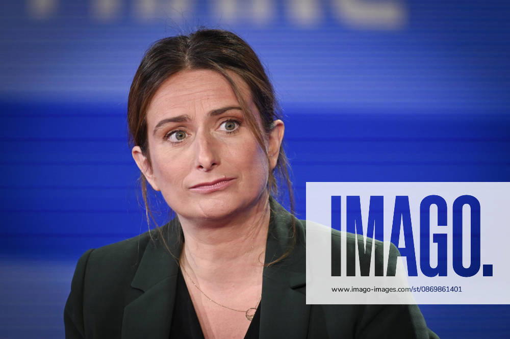Marine Tondelier on Franc Jeu - Paris Leader of the Ecologists and French candidate for presidency Marine Tondelier poses for pictures for Franc Jeu on France 2 channel in Paris, France on October 18, 2026. Photo by Stephane Le Tellec ABACAPRESS.COM Paris France
