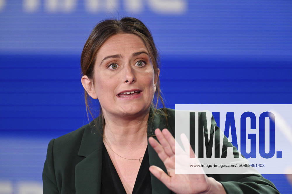 Marine Tondelier on Franc Jeu - Paris Leader of the Ecologists and French candidate for presidency Marine Tondelier poses for pictures for Franc Jeu on France 2 channel in Paris, France on October 18, 2026. Photo by Stephane Le Tellec ABACAPRESS.COM Paris France