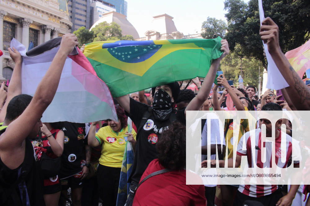 RIO DE JANEIRO, RJ - 18.10.2026: MANIFESTAçãO PRó LULA NA CINELâNDIA - Student demonstration in support of Lula, this Sunday (18), in Cinelândia, in the center of Rio de Janeiro. x3034748x CarlosxEliasxJunior