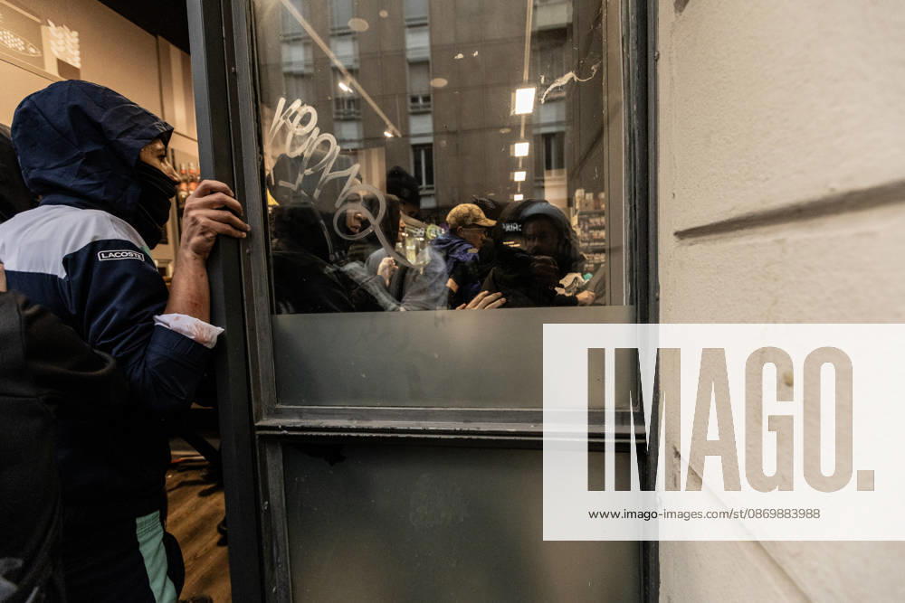 Police detain 160 as unrest continues for second day in Milan MILAN, ITALY - OCTOBER 18: Protesters vandalize a shop during protests in Milan, Italy, on October 18, 2026. Groups threw stones, bottles, firecrackers and barriers at police officers, who responded with tear gas and water cannon, while shops were damaged and looted around the city center and a Carabinieri vehicle was destroyed. Andrea Carrubba Anadolu Milan Italy. Editorial use only. Please get in touch for any other usage.