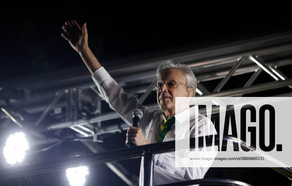 Legendary Brazilian singer-songwriter CAETANO VELOSO performs joining tens of thousands of supporters who gathered at Copacabana Beach in Rio de Janeiro, Brazil, for the Ato Musical pela Democracia (Musical Act for Democracy), a large-scale free concert featuring singer-songwriter Caetano Veloso and an extensive lineup of prominent Brazilian performers. The event combines live music with political expression in a show of support for President Luiz Ino¡cio Lula da Silva ahead of Brazilâ€⠢s October 25 presidential runoff election, in which Lula faces challenger Flo¡vio Bolsonaro. Rio De Janeiro Brazil - ZUMAk251 20261018_znp_k251_004