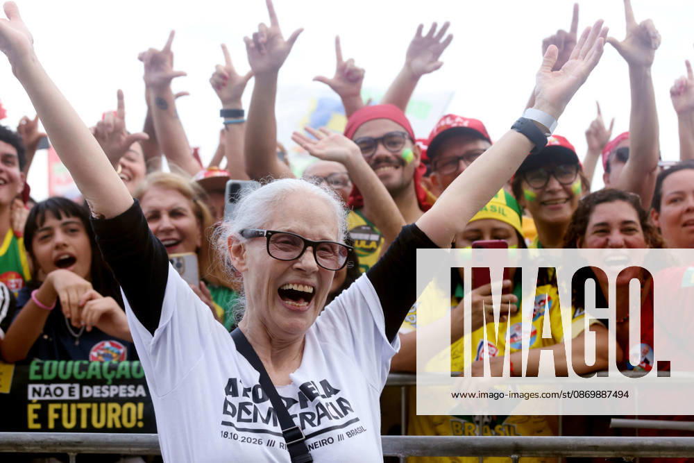 SONIA BRAGA, the internationally acclaimed Brazilian actress poses with fans as she joined Brazilian musicians and tens of thousands of supporters who gathered at Copacabana Beach in Rio de Janeiro, Brazil, for the Ato Musical pela Democracia (Musical Act for Democracy), a large-scale free concert featuring singer-songwriter Caetano Veloso and an extensive lineup of prominent Brazilian performers. The event combines live music with political expression in a show of support for President Luiz InoÂ¡cio Lula da Silva ahead of BrazilÃ¢â‚¬â ¢s October 25 presidential runoff election, in which Lula faces challenger FloÂ¡vio Bolsonaro. Rio De Janeiro Brazil - ZUMAk251 20261018_znp_k251_027