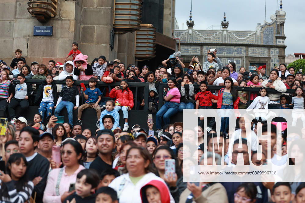 Thousands join annual Zombie Walk in Mexico City MEXICO CITY, MEXICO - OCTOBER 18: Spectators watch as thousands of people dressed as zombies and horror movie characters take part in the annual Zombie Walk along the streets of the historic center in Mexico City, Mexico, on October 18, 2026. The event is held annually in major cities around the world. Daniel Cardenas Anadolu Mexico City Mexico. Editorial use only. Please get in touch for any other usage.