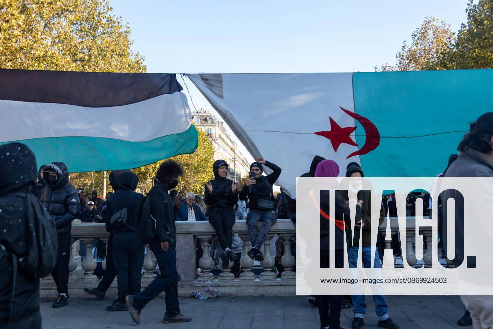 IPA89895757 - Paris, protest on October 18 near Place de la République, Palestinian flag