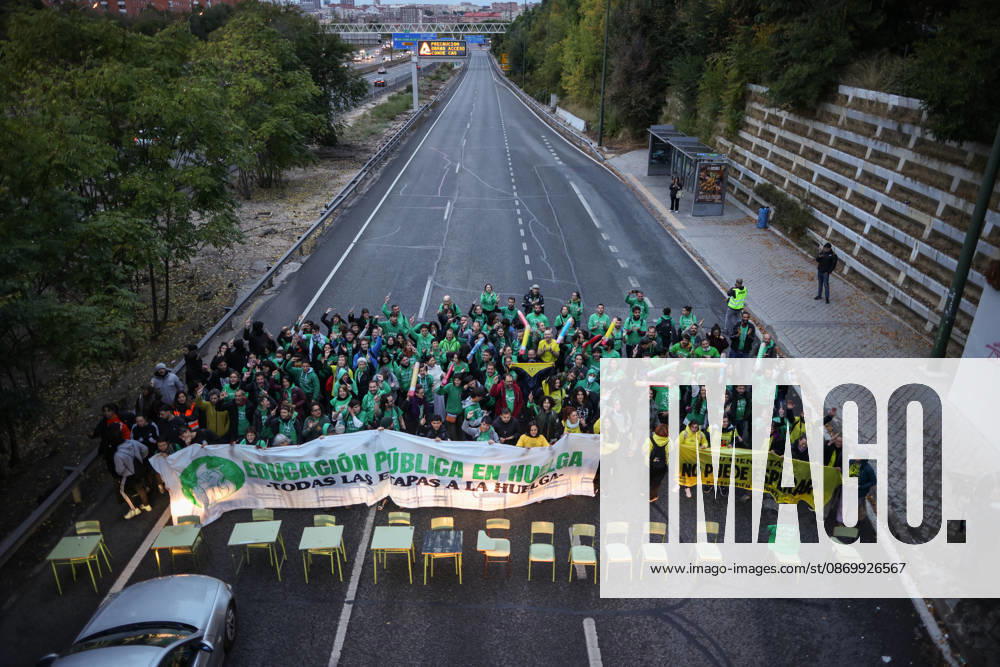 Teachers Block Several Roads During Education Strike in Madrid Teachers block the service road of the A3, on October 19, 2026, in Madrid, Spain. Public school teachers in the Community of Madrid began an indefinite strike last Wednesday, October 14, to demand more resources and better working conditions. The strike was called by the unions CCOO, CGT, CNT, Solidaridad Obrera, STEM, and UGT, as well as by the teacher advocacy groups Educación Especial Digna, Menos Lectivas, and Queremos FP. Among their main demands are the restoration of a maximum of 17 weekly class periods in secondary education and vocational training and 22 in elementary school, and the reduction of class sizes to 13 in preschool, 15 in elementary school, 20 in secondary
