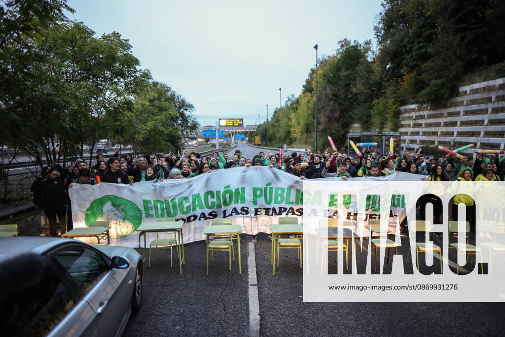 Teachers Block Several Roads During Education Strike in Madrid Teachers block the service road of the A3, on October 19, 2026, in Madrid, Spain. Public school teachers in the Community of Madrid began an indefinite strike last Wednesday, October 14, to demand more resources and better working conditions. The strike was called by the unions CCOO, CGT, CNT, Solidaridad Obrera, STEM, and UGT, as well as by the teacher advocacy groups Educación Especial Digna, Menos Lectivas, and Queremos FP. Among their main demands are the restoration of a maximum of 17 weekly class periods in secondary education and vocational training and 22 in elementary school, and the reduction of class sizes to 13 in preschool, 15 in elementary school, 20 in secondary