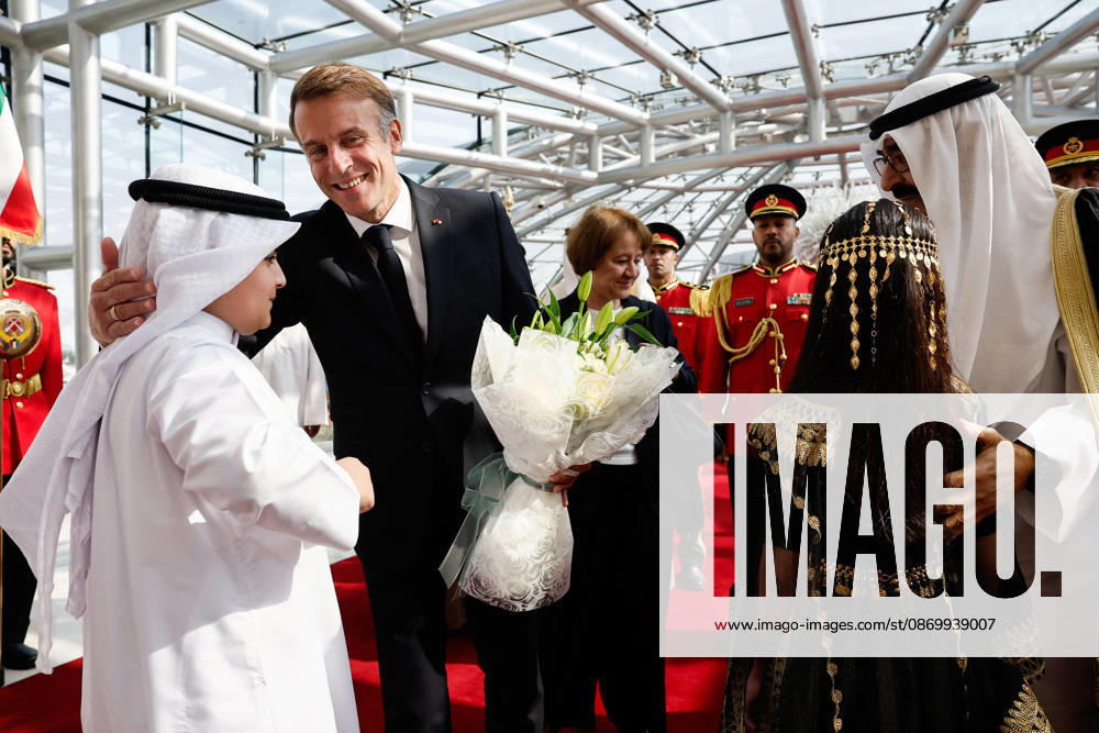 President Macron Visit To Kuwait French President Emmanuel Macron receives flowers, while The Emir of Kuwait Sheikh Mishal Al-Ahmad Al-Jaber Al-Sabah stands nearby, upon Macron s arrival at Kuwait International Airport in Kuwait City, Kuwait, October 19, 2026. Photo by Benoit Tessier Pool ABACAPRESS.COM Kuwait City Kuwait