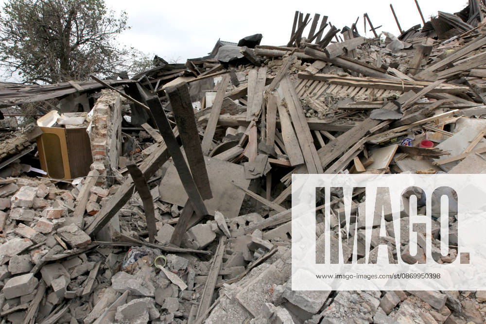 The premises of a house are reduced to rubble by a Russian bombardment in Dnipro, Ukraine, October 19, 2026. On Monday morning, Russian forces launched guided aerial bombs at the eastern city, damaging private homes and infrastructure. An 84-year-old woman was hospitalised in moderate condition. (Photo by Mykola Miakshykov Ukrinform) Russian troops hit Dnipro with guided bombs