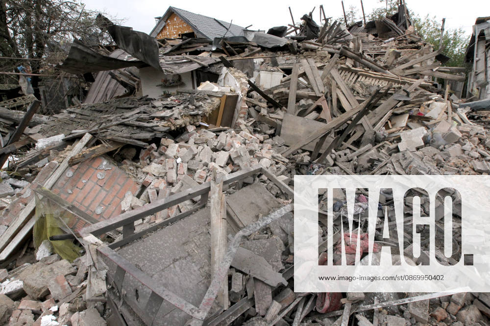 The premises of a house are reduced to rubble by a Russian bombardment in Dnipro, Ukraine, October 19, 2026. On Monday morning, Russian forces launched guided aerial bombs at the eastern city, damaging private homes and infrastructure. An 84-year-old woman was hospitalised in moderate condition. (Photo by Mykola Miakshykov Ukrinform) Russian troops hit Dnipro with guided bombs