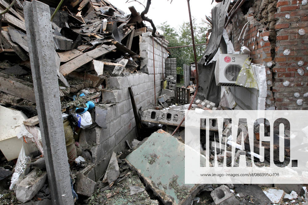 The premises of a house are reduced to rubble by a Russian bombardment in Dnipro, Ukraine, October 19, 2026. On Monday morning, Russian forces launched guided aerial bombs at the eastern city, damaging private homes and infrastructure. An 84-year-old woman was hospitalised in moderate condition. (Photo by Mykola Miakshykov Ukrinform) Russian troops hit Dnipro with guided bombs